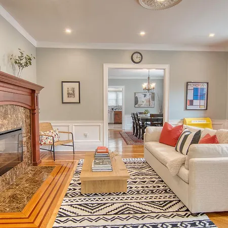 Prime Location, King Beds, Outdoor Space, Bbq Grill, Free Parking, Wifi, Luxe